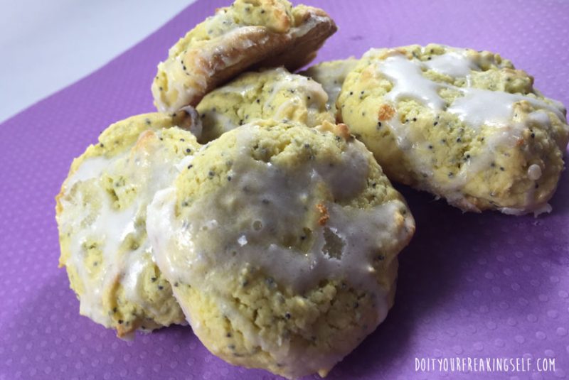 Soft, delicious, and EASY lemon poppy seed cake mix cookies recipe. - Doityourfreakingself.com
