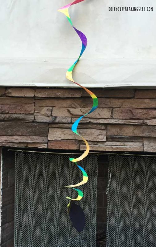 Help the kids catch a leprechaun with these fun and simple paper plate crafts!
