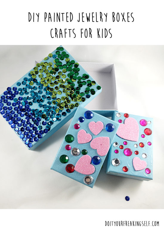 Make your own DIY Jewelry box. Great kids crafts for gifting and themed play dates. - doityourfreakingself.com