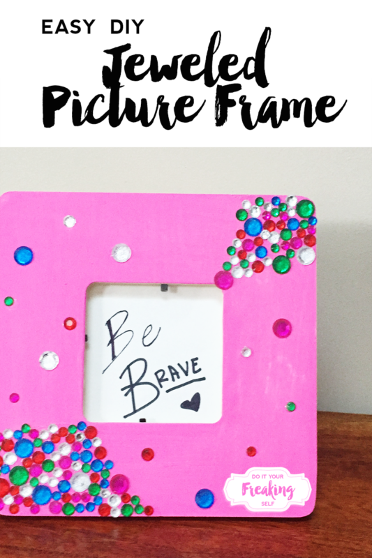 Kids DIY picture frame - fun and easy for the kiddos to make. They make great Mother's Day and Father's Day gifts and kids will love painting and gluing on gems.
