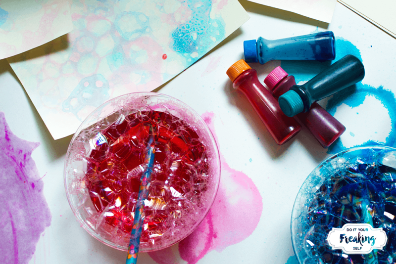 Bubble painting note cards are a fun project for kids of all ages. Creat sensory and art play opportunities with this tutorial. Or just make some really cool notecards for your gift packaging