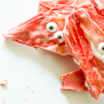 Make this fun Finding Dory Hank the Octopus Bark for your next Finding Dory party! Fun and colorful party snack kids can help with.