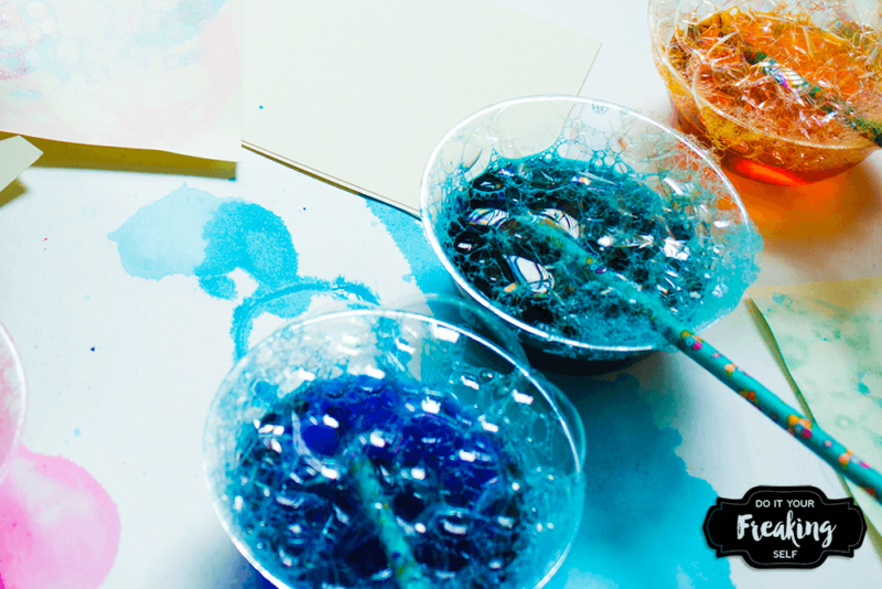 Bubble painting note cards are a fun project for kids of all ages. Creat sensory and art play opportunities with this tutorial. Or just make some really cool notecards for your gift packaging