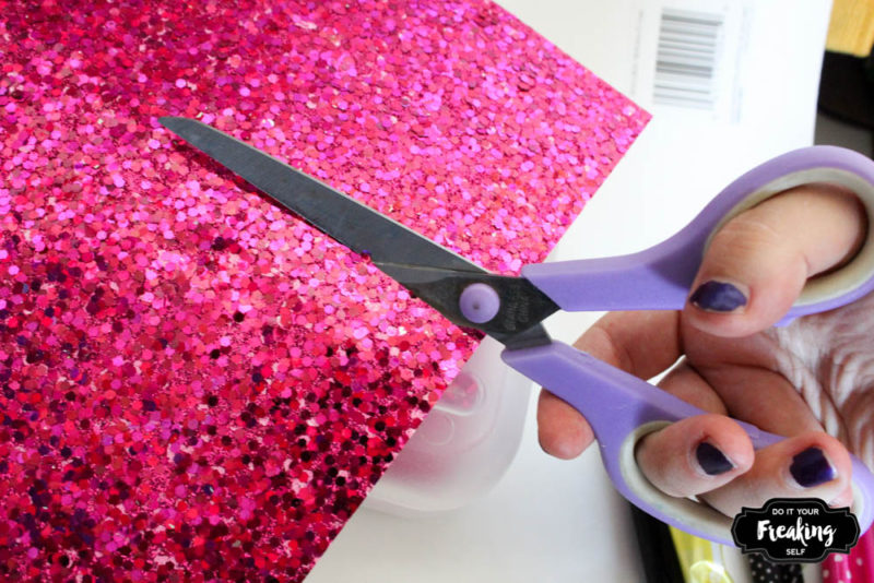 This tumblr inspired DIY Glam pencil box is perfect for that gitter lover in all of us. Dress up a boring clear pencil box for magic all day long!