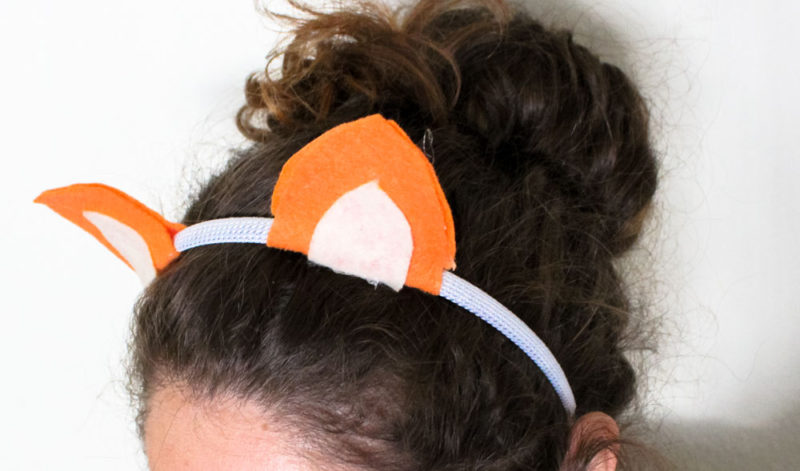 DIY no-sew Fox Ears Headband just in time for halloween! If you love the Fantastic Mr. Fox or sneaky foxes in general, this quick felt project is perfect for you