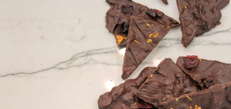 Set your tastebuds alight with this spiced dark chocolate orange cranberry bark! Great for holiday parties, desserts, and gifts. | Dark Chocolate | Holiday Desserts | Orange Zest | Dried Fruit | Edible Gifts | Easy Bark | Do It Your Freaking Self