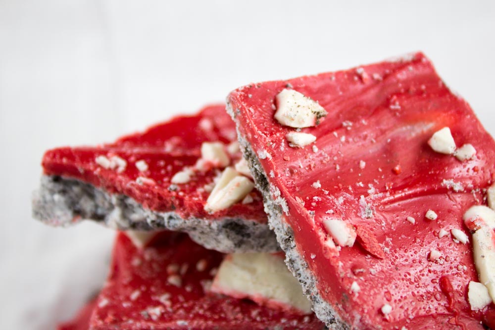 Unbelievably easy Oreo Peppermint Bark makes a tasty treat and gift this holiday season. Learn how to make this addictively delicious dessert to make your mouth feel like Christmas! - Chocolate Bark | Edible Gifts | Christmas Party Food | Christmas Dessert | Do It Your Freaking Self