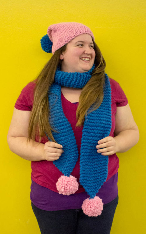 Whip up a quick and easy scarf with this super simple chunky knit scarf pattern! Sure to keep you warm and toasty, but not dreary during the winter months! | Beginners Knitting Projects | chunky knits | pom pom scarf | quick knitting - Do It Your Freaking Self