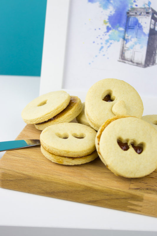 Celebrate the return of Doctor Who with these Time Lord two hearts Jammie Dodgers! Crisp and sweet for a yummy snack with tea or TARDIS themed drinks!