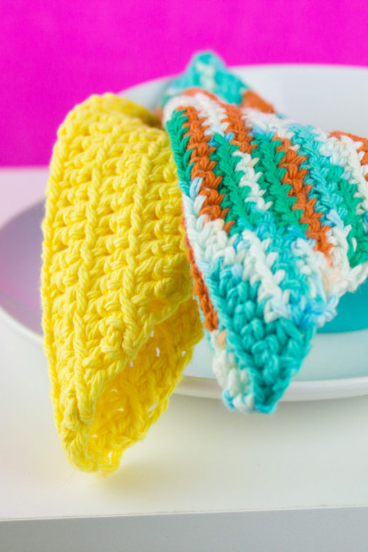 Spruce up your kitchen or give a useful gift with a bright and colorful reusable crochet dishcloth! A great project for beginner to intermediate skills. - Mother's day DIY gifts | Easy crochet | Earth Day projects | Colorful crochet | Quick project | Hostess Gifts