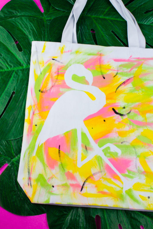 Be a flamingo in a flock of pigeons with the cute DIY Flamingo stencil tote bag! A fun weekend or crafternoon project for all ages with a simple freezer paper stencil! - Flamingo | Abstract Tote Bag | Party Crafts | Market Bag | Summer Tote