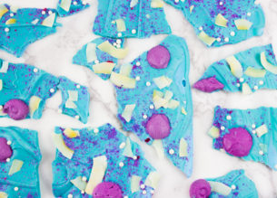 Dive under the sea with some Magical Mermaid Bark! Inspired by your favorite mermaid, this sweet treat is a must have for your summer parties or treat table!
