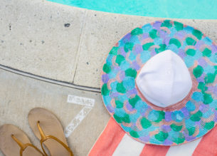 Show off your inner mermaid with a DIY Mermaid floppy hat! DIY your own custom painted floppy hat to create the perfect addition to your summer wardrobe.
