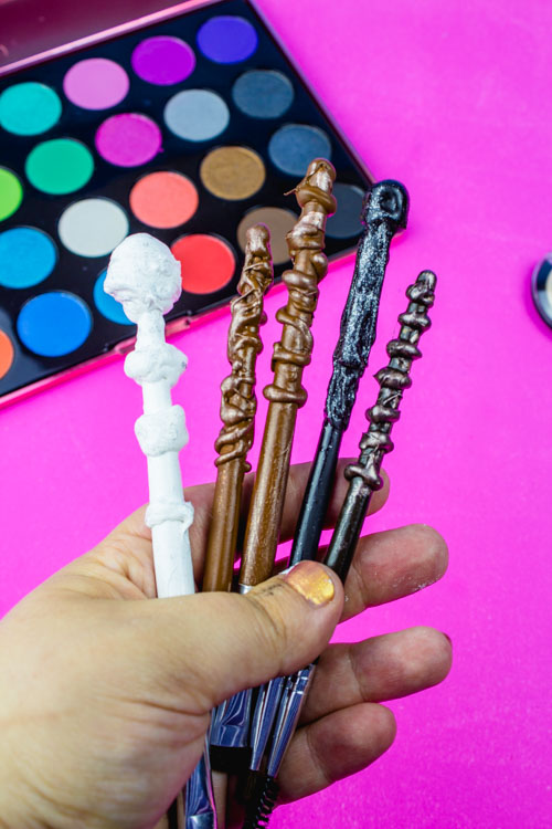 Create your own magical DIY Harry Potter Makeup Brushes for under $10! These brushes will take your makeup game to a whole new spellbinding level. 