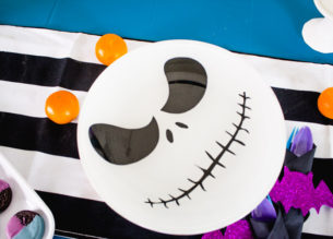 Scare up a good treat by making a simple DIY Jack Skellington Cake stand! Perfect for your Halloween decor or party tablescape! Dollar Store DIY! - Nightmare Before Christmas | Tim Burton | Food Safe | Halloween Projects | Party table - Doityourfreakingself.com