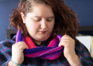 Knit with straight needles, this knit gradient cowl scarf is perfect for beginner knitters learning new stitches. Grab your favorite yarn and get knitting!
