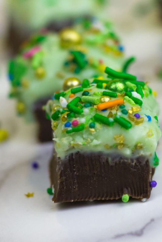 A fun and festive dessert for Saint Patrick's day? Minimal time in the kitchen? Yes please! Check out this super Easy Leprechaun Peppermint Fudge Recipe!