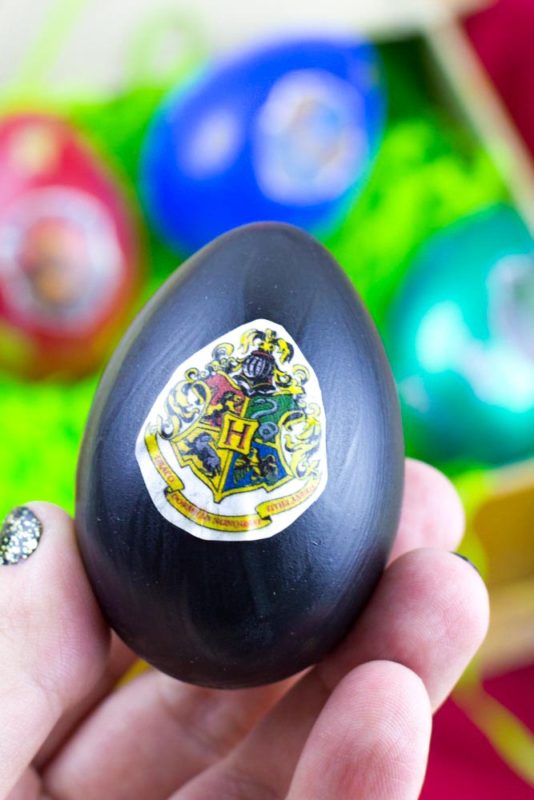 Create fun Wizarding World of Harry Potter Easter Eggs this spring! Make Hogwarts House eggs or Weasleys Wizard Wheezes inspired Eggs!