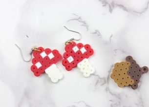 Perler Bead earrings are my favorite way to accessorize and these Fall Earrings are no joke! They come together in a snap and can match all of your favorite outfits! They also make really great gifts to friends, family and co-workers!